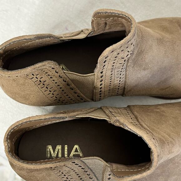MIA Jayden‎ Pull On Bootie Ankle Boot Taupe Brown Size 7 Country Western Heel - Picture 7 of 10